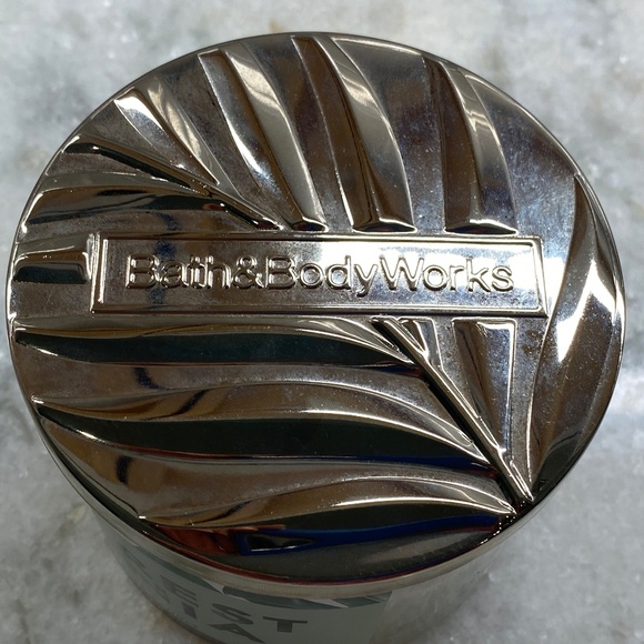 NWT Bath and Body Works Rainforest Gardenia 3-Wick Candle - Picture 3 of 4